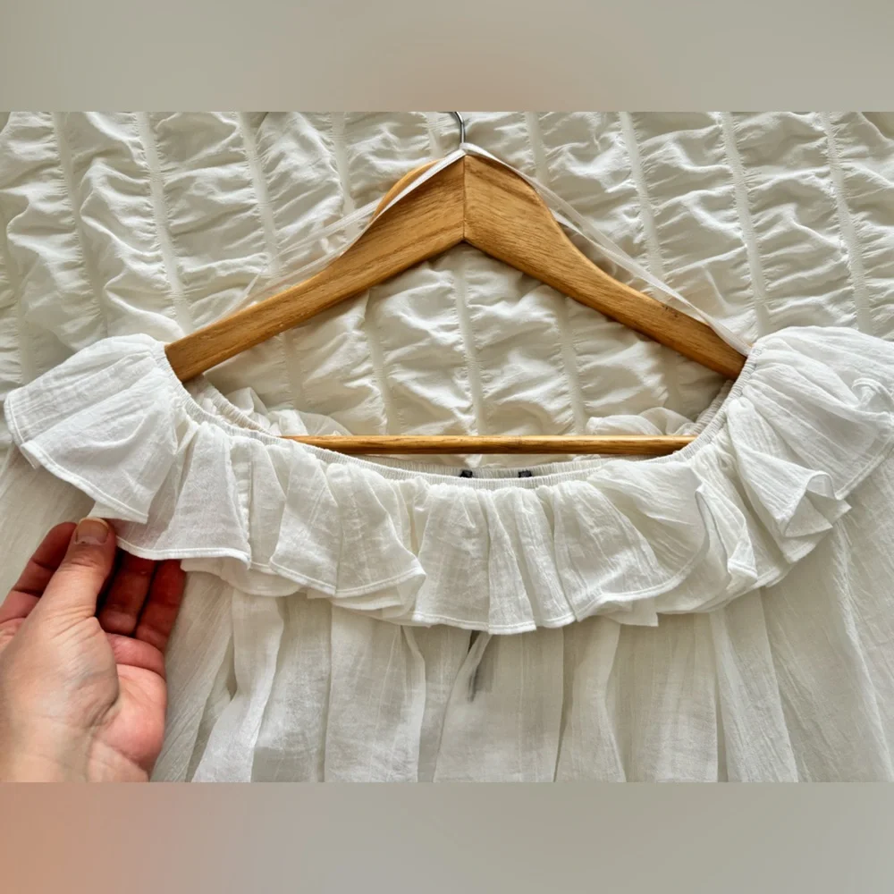 NWT Zara Ruffled off shoulder Top